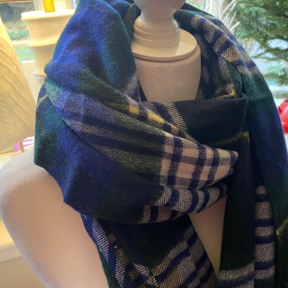 J.Crew black watch plaid wrap scarf 🖤💚💛 - Picture 10 of 15